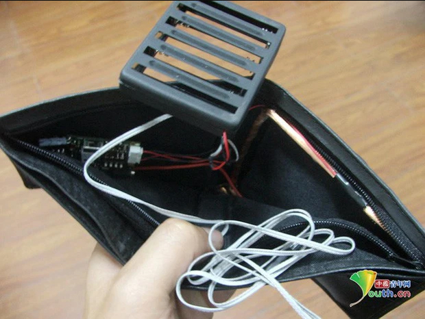 cách giấu kín tai nghe siêu nhỏ